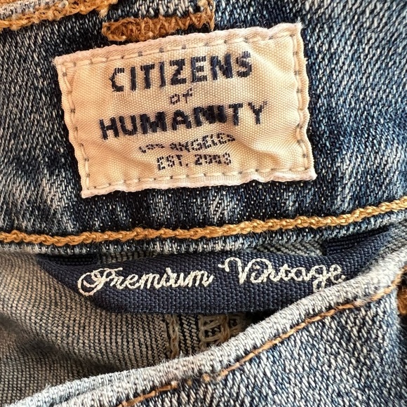 Citizens of Humanity Vintage Flare Jeans with a 70s Vibe - Picture 7 of 14